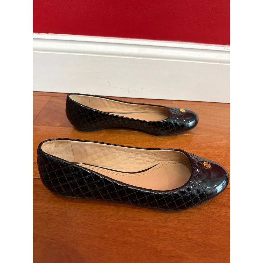 Tory Burch Ballet Flats Womens Black Quilted‎ Patent Leather Gold Logo 7.5M